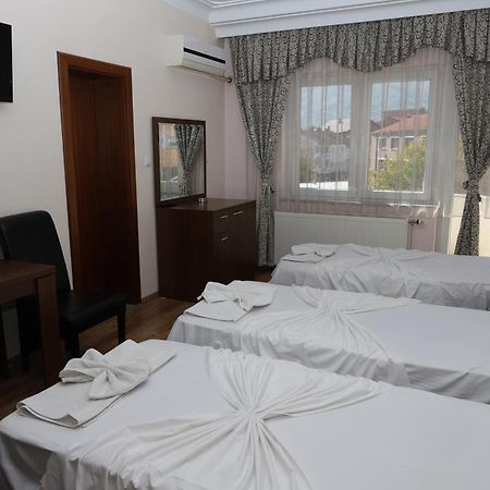 Hotel Leo Peje Bagian luar foto