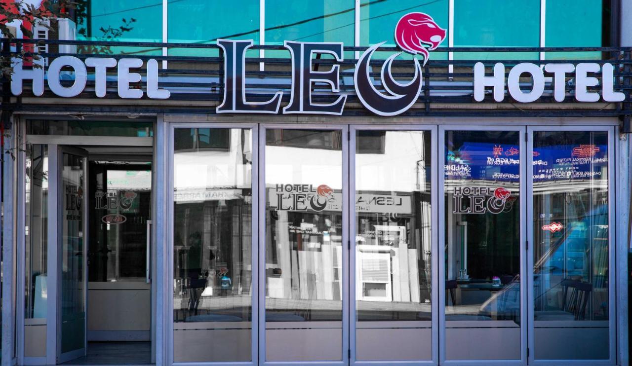 Hotel Leo Peje Bagian luar foto