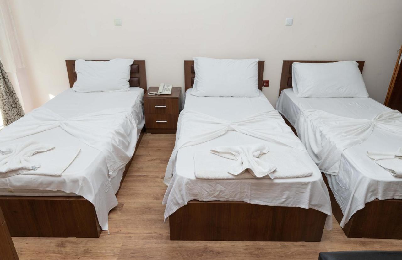 Hotel Leo Peje Bagian luar foto