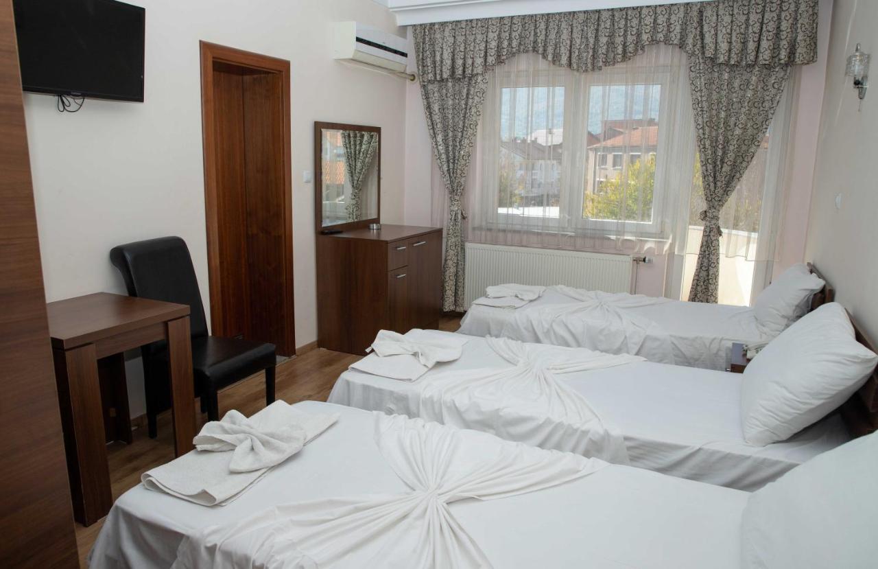 Hotel Leo Peje Bagian luar foto
