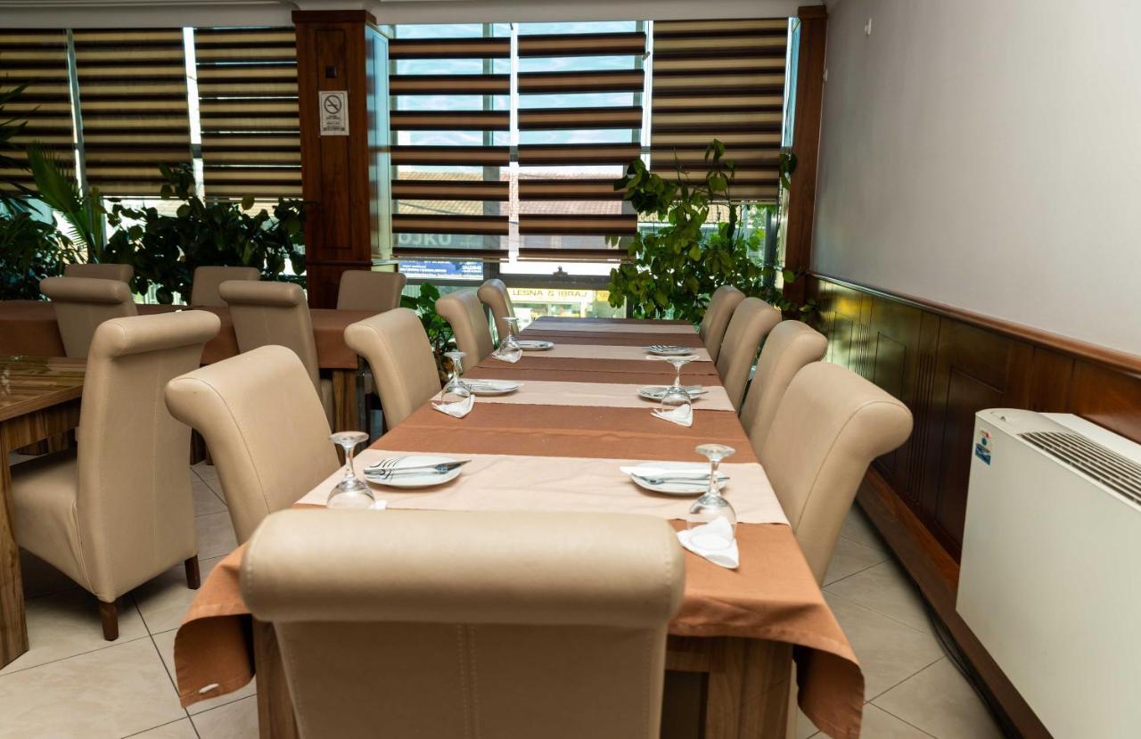 Hotel Leo Peje Bagian luar foto